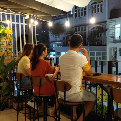 Đi cafe rooftop ở Bình Thạnh buổi tối: nên chọn giờ nào để vừa mát vừa dễ ngắm thành phố?